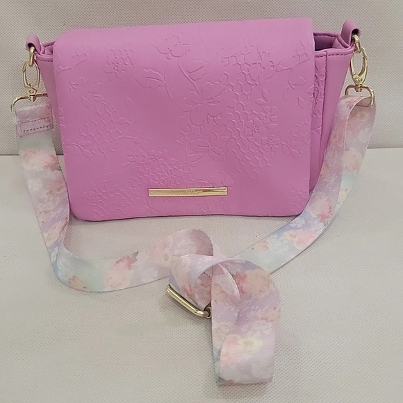 NWOT - LUV BETSY - BETSY JOHNSON CROSSBODY HANDBAG WITH FLORAL STRAP - Picture 1 of 6